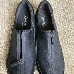 Berries by Aetrex women’s size 10.5M Zip-on